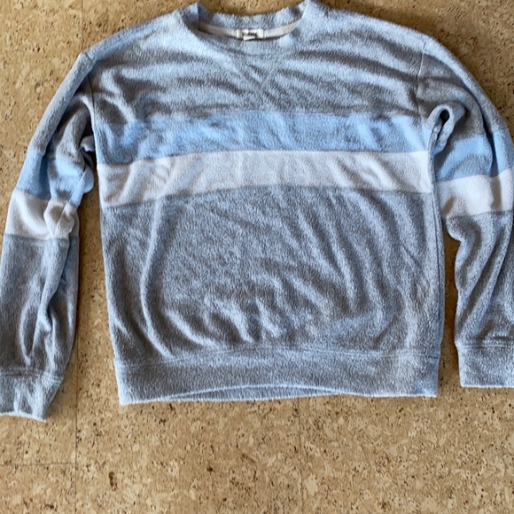 Garage size small oversized sweater - Picture 1 of 6